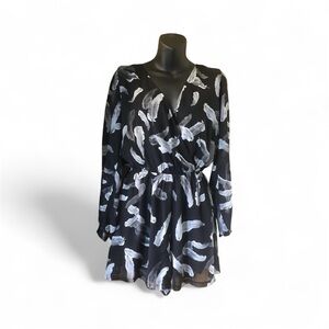 Express Women's Romper Black Gray Feather
Sheer-Overlay Long Sleeve V-Neck M